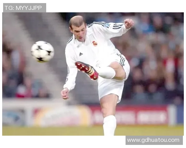 足球明星脚法精准如神技展现无遗的完美传球与射门技巧