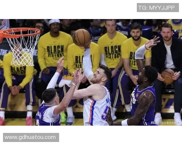 2012年NBA雷霆与湖人经典对决回顾及精彩瞬间分析